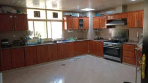 مطبخ كامل ألومنيوم مع فلتر شفط تقريبا 5 متر في 6 متر للبيع في مدينة شخبوط أبوظبي