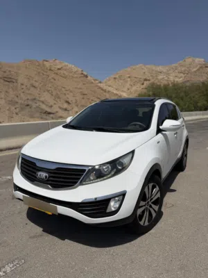 Kia Sportage 2013  2.4L  Excellent Condition  family car GCC