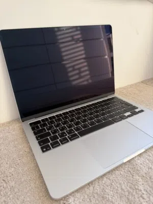 Mac book air 13 inch 16 gb m4 512gb جديد ما استعمل الا شهر في كرتونه