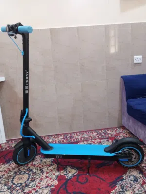 سكوتر كهرباءي بحالة ممتازة شبه جديد استخدام أقل من ثلاثة أشهر واستخدام خفيف ايام معدودة في الأسبوع