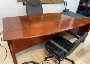 طاولة مكتبية للبيع