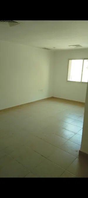 الإيجار 270 دينار الكهرباء علي المستأجر للعائلات فقط