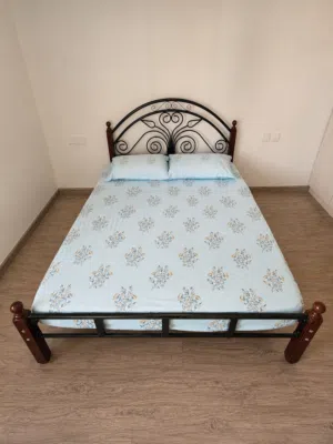 Queen Size Bed with Matress for Sale