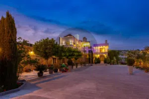 1000 m2 More than 6 bedrooms Villa for Sale in Jerash Soof