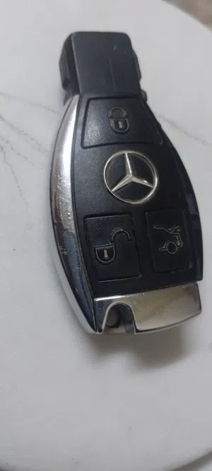 مفتاح سياره مرسيدس بسعر 20 دينار