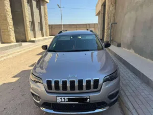 للبيع — جيب شيروكي لاتيود لوكس 2022 (أعلى فئة)