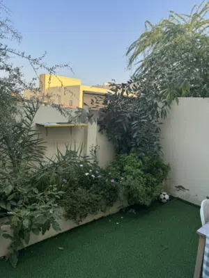 Sharing rooms in well maintained villa for executive bachelors at Falaj al qabail