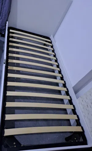 سرير مفرد ونص 120x200 cm كولتي ممتازة،نظيف استعمال خفيف مع مرتبة