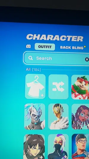 حساب فورتنايت فيه اكثر من 180 سكن