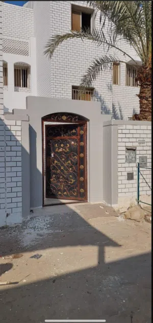 400 m2 More than 6 bedrooms Townhouse for Rent in Hawally Zahra
