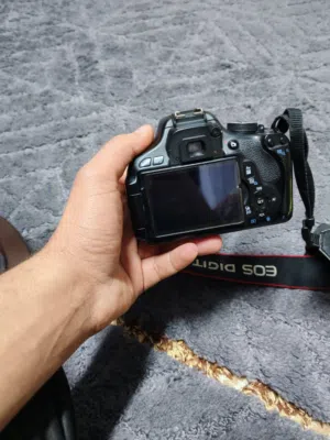 كاميرا كانون 600d نظيفة جدا مع جميع ملحقاتها