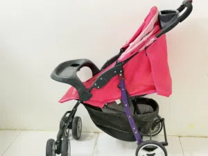 عربه اطفال   مستعمله بسيط