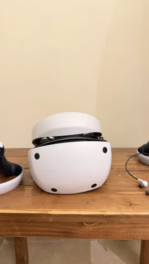 VR 2 بيعه سريعه مع يداتها وسماعه نظيف