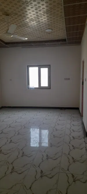 شقق عدد 2 للأيجار خلف مول الخورة (مناوي لجم)