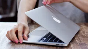 Apple MacBook