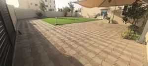 مبنى للبيع من المالك في حي الزعفرانيه المعبيله الجنوبيه بلوك 4 على ارض كورنر مفتوحه من ثلاث جهات..