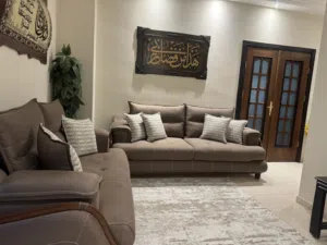 طقم كنب جديد وكالة غير مستعمل – ثلاثية وثنائية خشب زان ودانلوب