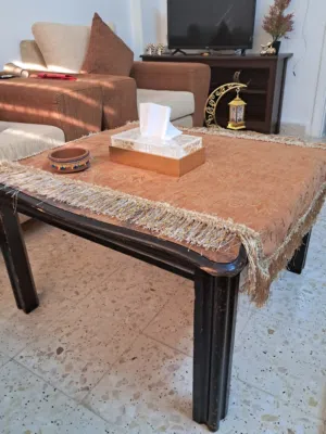 طربيزه كبيره مع 3 صغار وسط ثقال بحاله ممتازه    موجودات بلزرقا