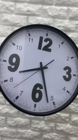 ساعات حائط  مستعمل بسعر منخفض جدا