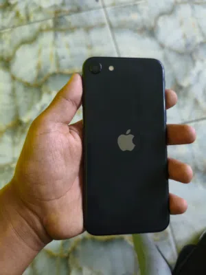 Apple iPhone SE 2 64 GB in Tripoli