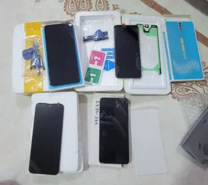 4 قطع شاشات موبايل مع العدد