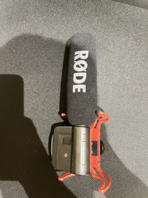مايكروفون RODE VideoMic للبيع نضيف جداً ومستخدم قليل جداً