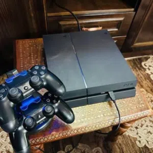 يدتين أصليات +حساب فيه ألعاب Ps4 fat+مستعمله استعمال خفيف