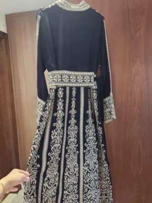 Elegant Black & Gold Embroidered Formal Gown – Luxury Traditional Evening Dress
