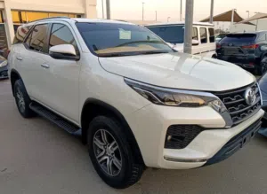 تويوتا فورشنر GXR V6 اول مالك مفتاحين الوكالة ممشى 34 الف كيلو ممشى حقيقي بقمة النظافة وبحالة وكالة