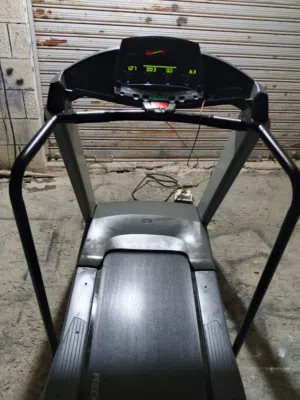 جهاز مشي أمريكي نوع Precor C956i لوزن 160 كيلو فعلي حجم كبير وثقيل