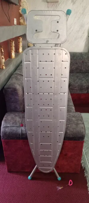 طاولة كوي وعلبه