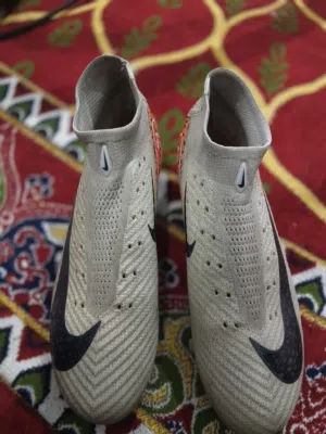 شوز كره قدم