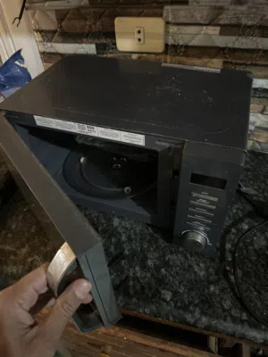 ميكرويف يخدم 100 /100