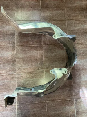 غطاء كامري فوق التاير جهة السائق للبيع موديل 18 وطالع