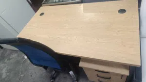 مكتب للبيع بحاله ممتازه   ..........................................................................