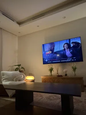 Coffee table / طاولة
