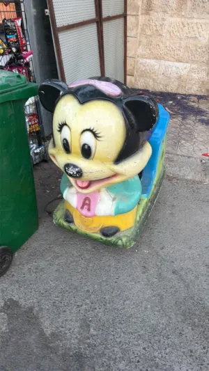 للبيع سيارة هزاز اطفال