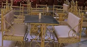 طاولات رخام مع كراسي ملكي