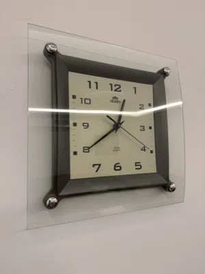 Quartz Watch 35x35cm