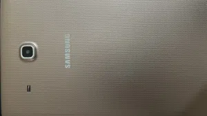تابلت Samsung Galaxy Tab E 9.6 بحالة ممتازة مع الغطاء – السعر 2800 درهم