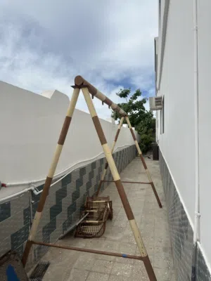 مرجيحه ذو ثلاث مقاعد