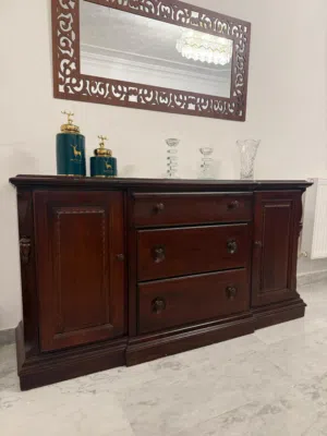 غرفة سفرة وخزائن بخشب راقي