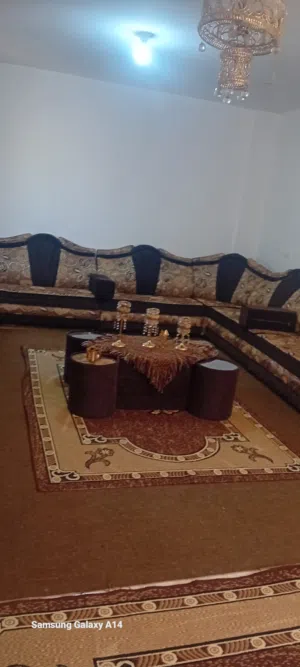 طقم كنب تفصيل بحالة ممتازة