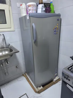 ثلاجه للبيع ايديال استخدام ثلاث شهور