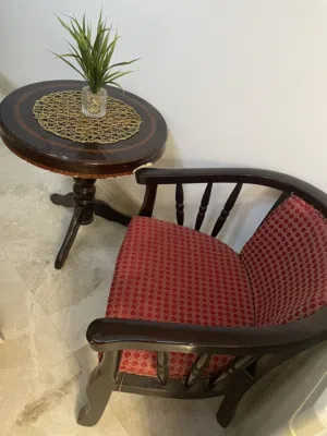السلام عليكم طاولة للبيع السعر 120 وساهل