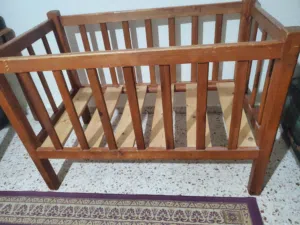 سرير اطفال خشبي ممتاز