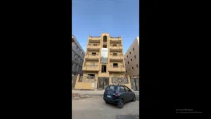 شقه للبيع  في الحي المتميز منطقه 5 دور تاني  150 متر في شارع مول مصر 3 غرف + 2 حمام + صاله +و مطبخ