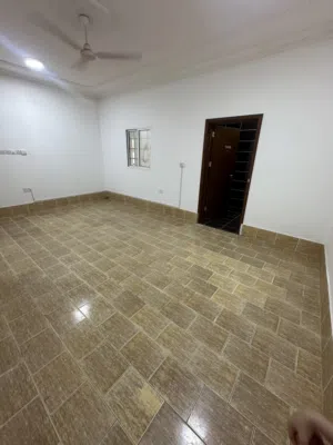 For rent room استوديو بدون فرش للإيجار شامل الفواتير قريب البحر وقريب ذافلينح