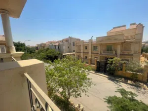 فيلا ستاند ألون ريسيل موقع مميز جدًا قريب من مدينة الرحاب جاهزة للاستلام نصف تشطيب داخل كمبوند رويال