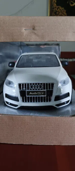 Audi Q7 (officially licensed by Audi)